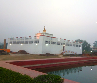 Lumbini  visite le lieu de naissance de Bouddha